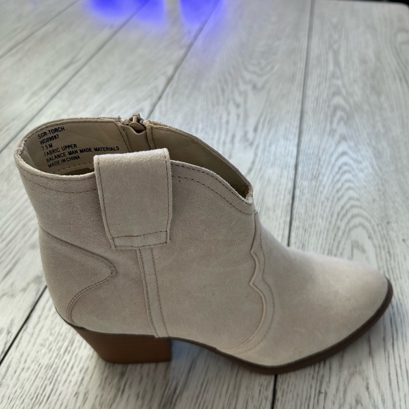 Women's Cream Ankle Boots 7.5B - Picture 2 of 9